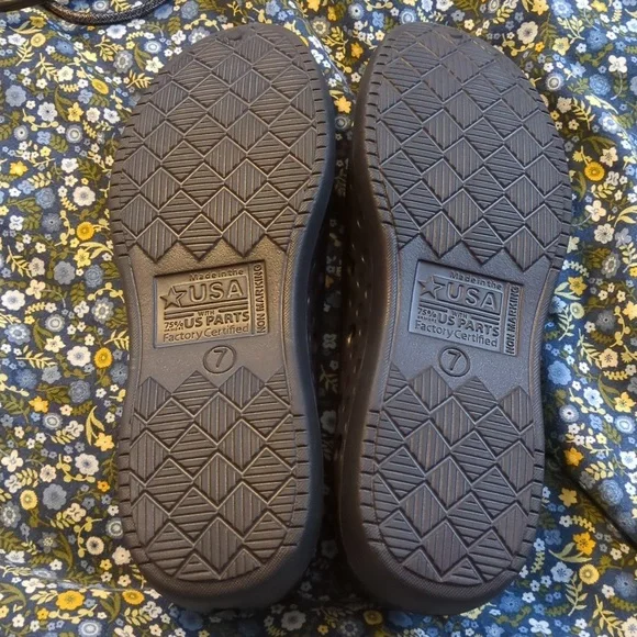 USA Women's Rubber Shoes (US7) - Picture 4 of 4